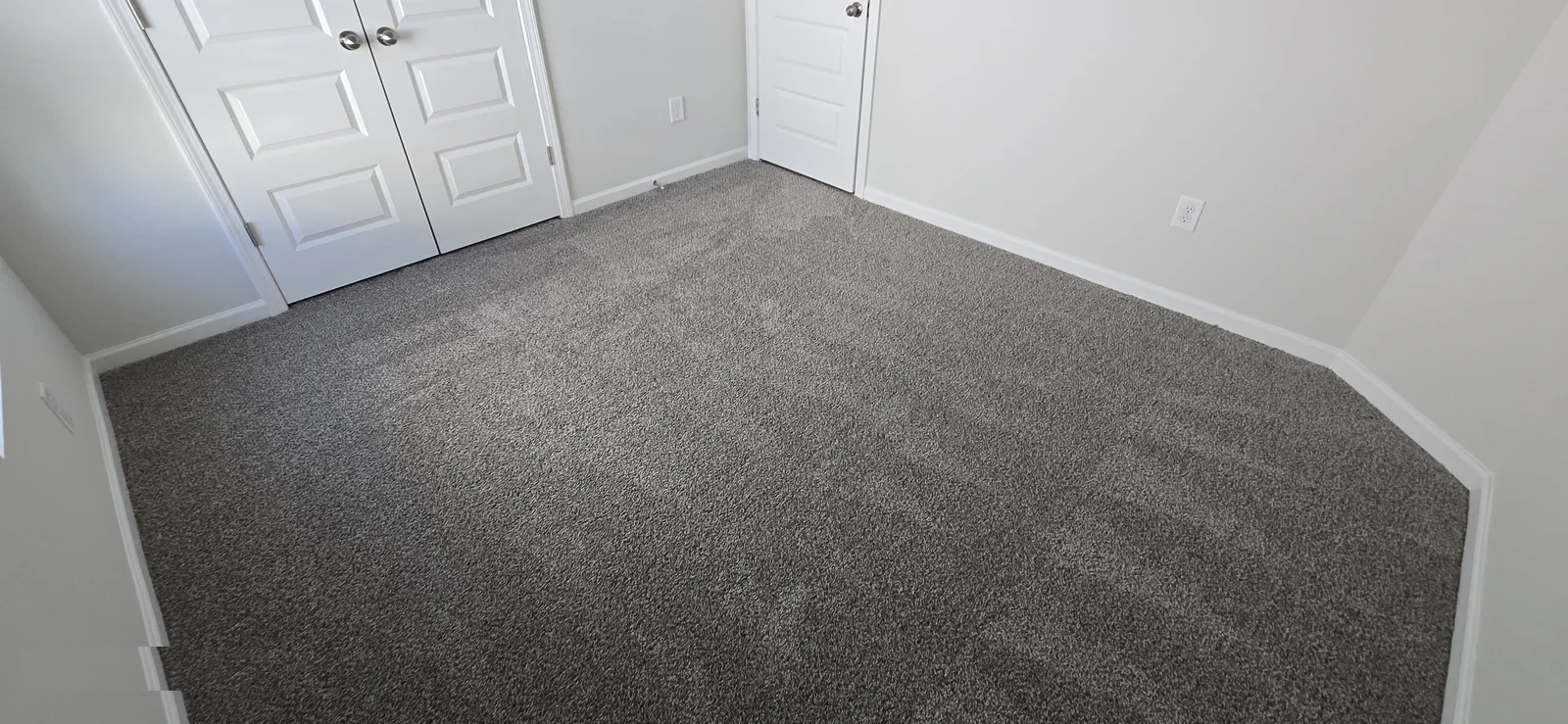 Wall-to-Wall Broadloom Carpet Installation (Master Bedroom Suite)