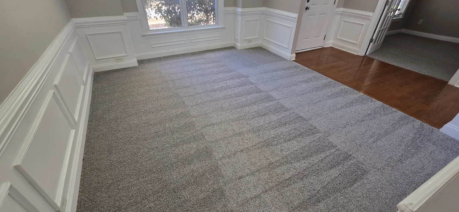 Wainscoted Dining & Living Broadloom Carpet Transition